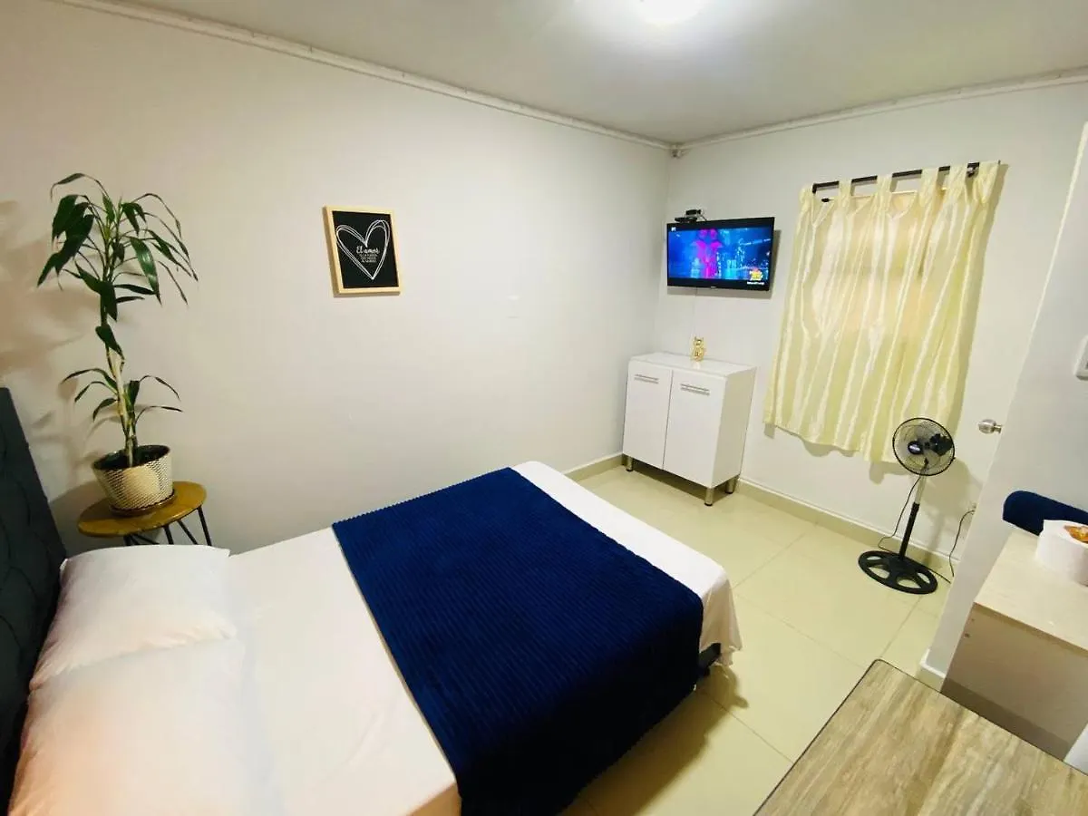 Hostal Laureles Casa Linda Medellin 0*,